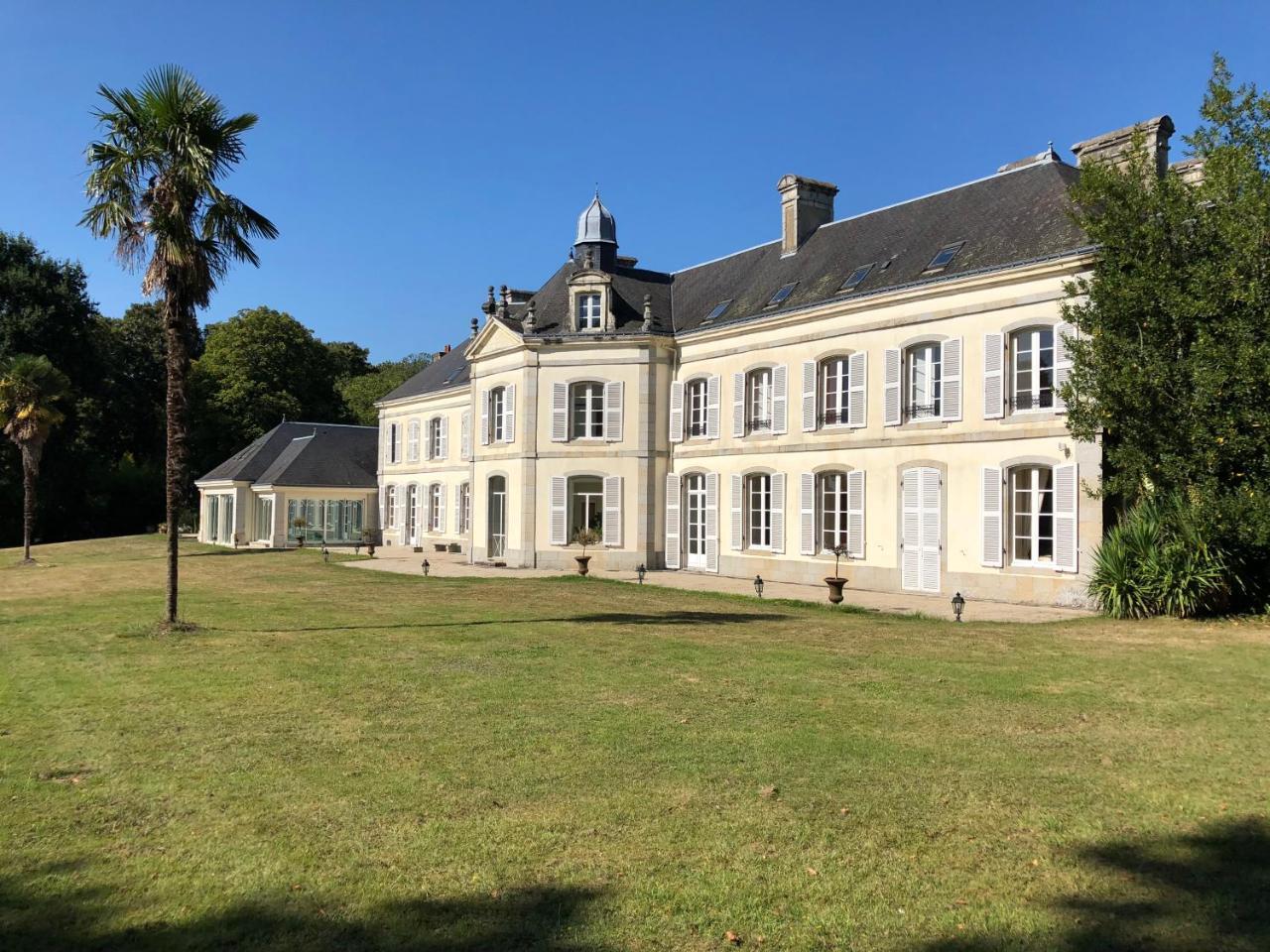 Chateau De Lannouan Landévant Exterior photo